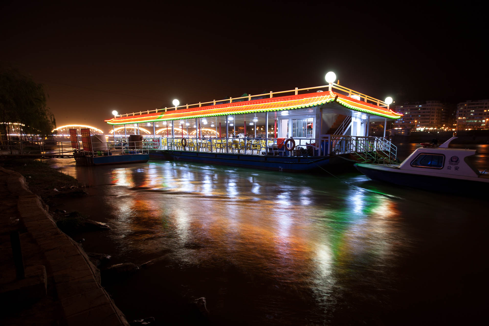 boat restaurant
