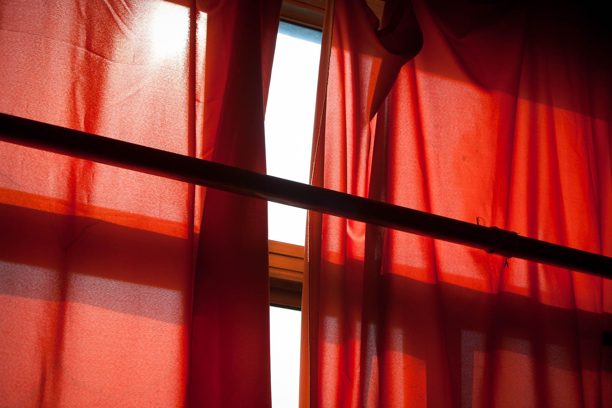 orange curtains in Cheng'anpu