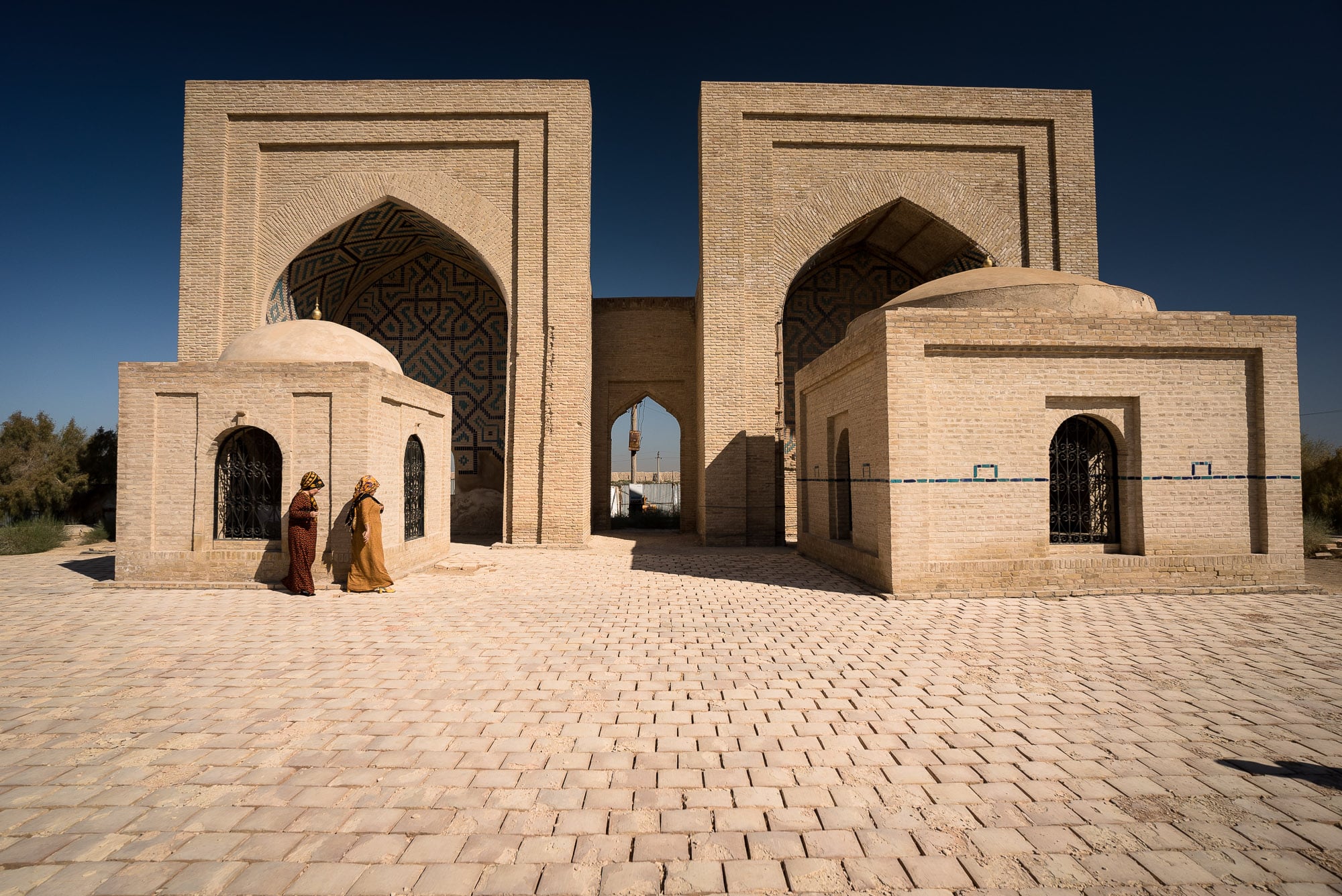 two pilgrims at the Askhab Mausoleum