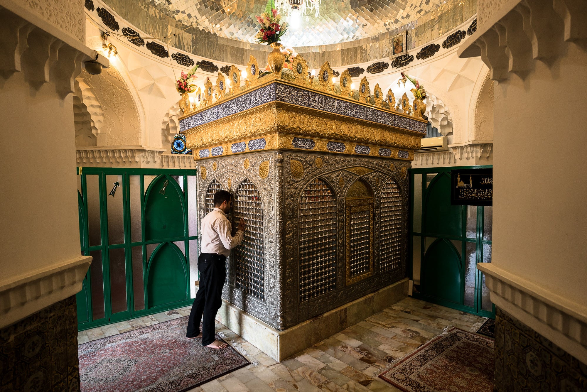 inside Lahijan shrine