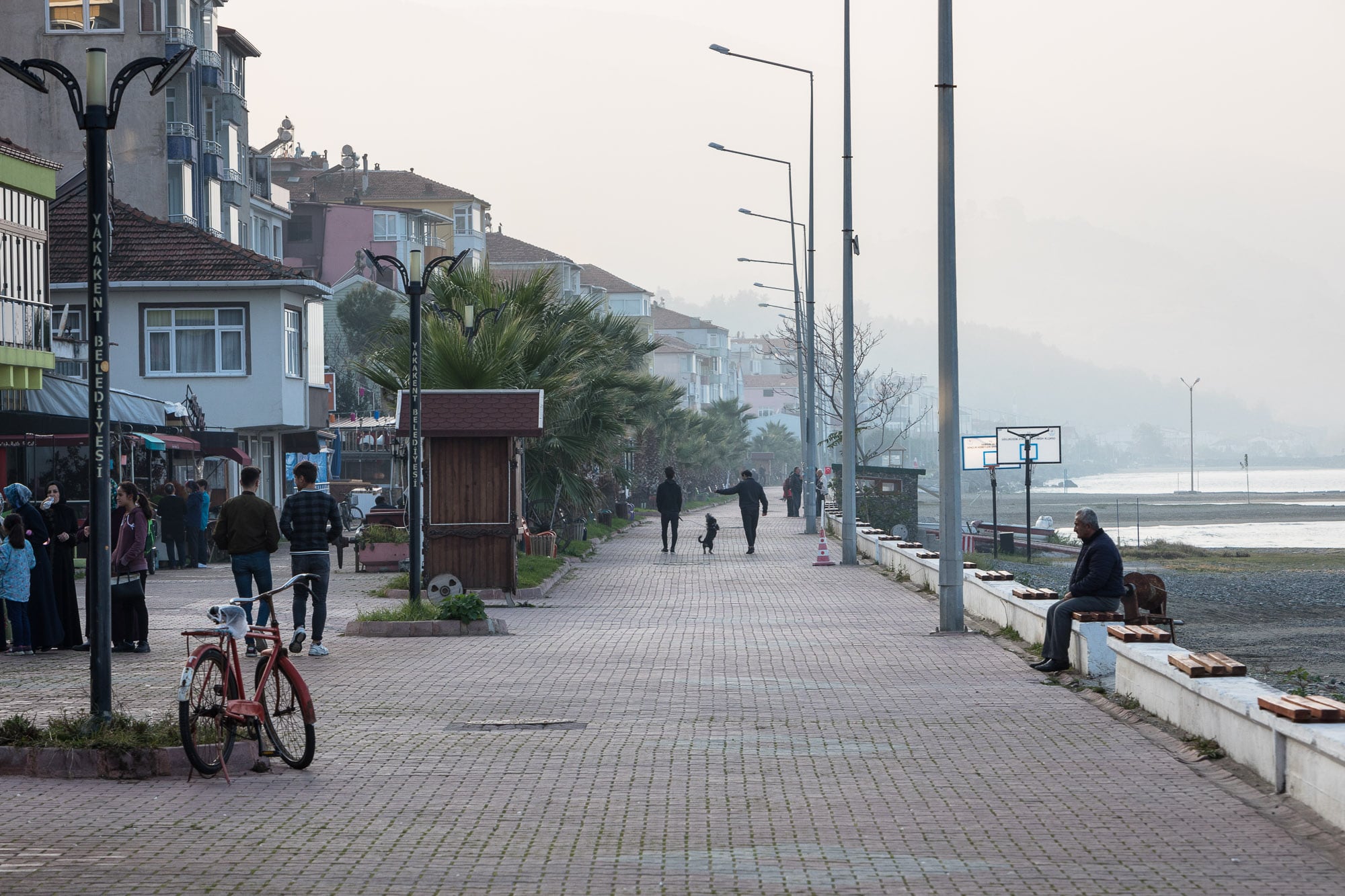 promenade scene in Yakakent