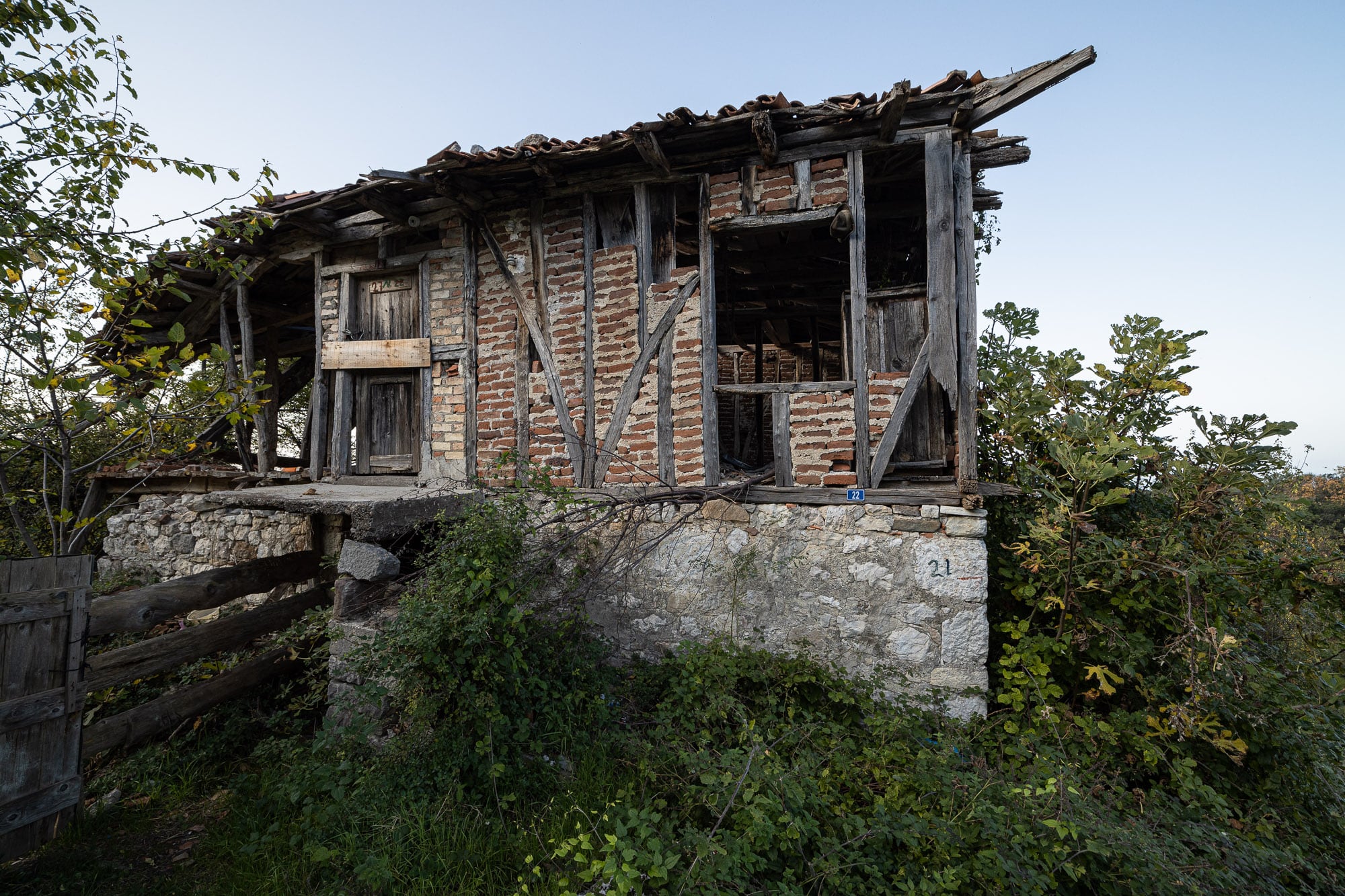 ruined house at Gideros