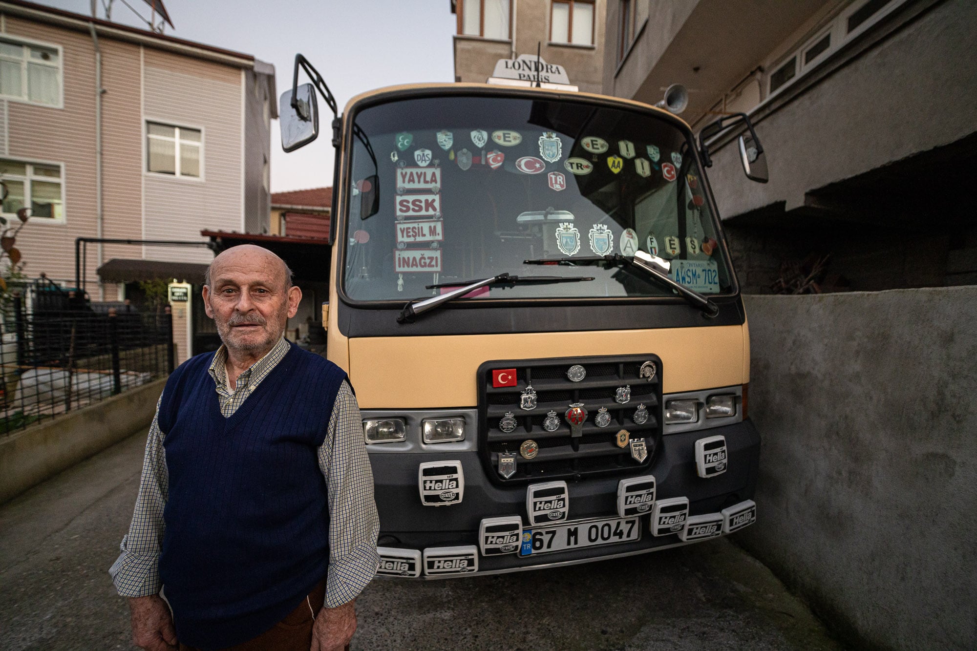 man with pretty bus on the way from Catalagzi to Zonguldak