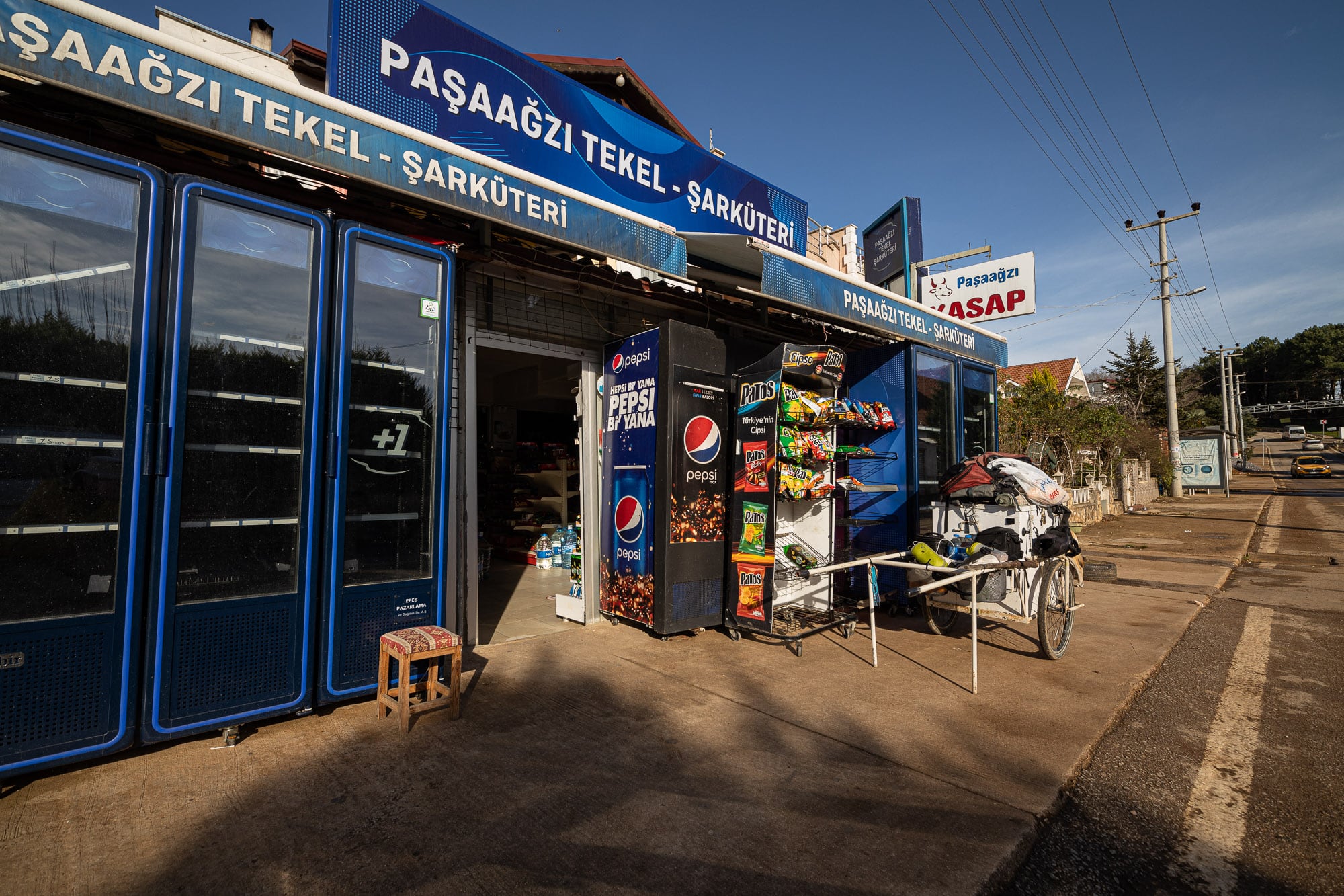 Roadside shop in Kerpe