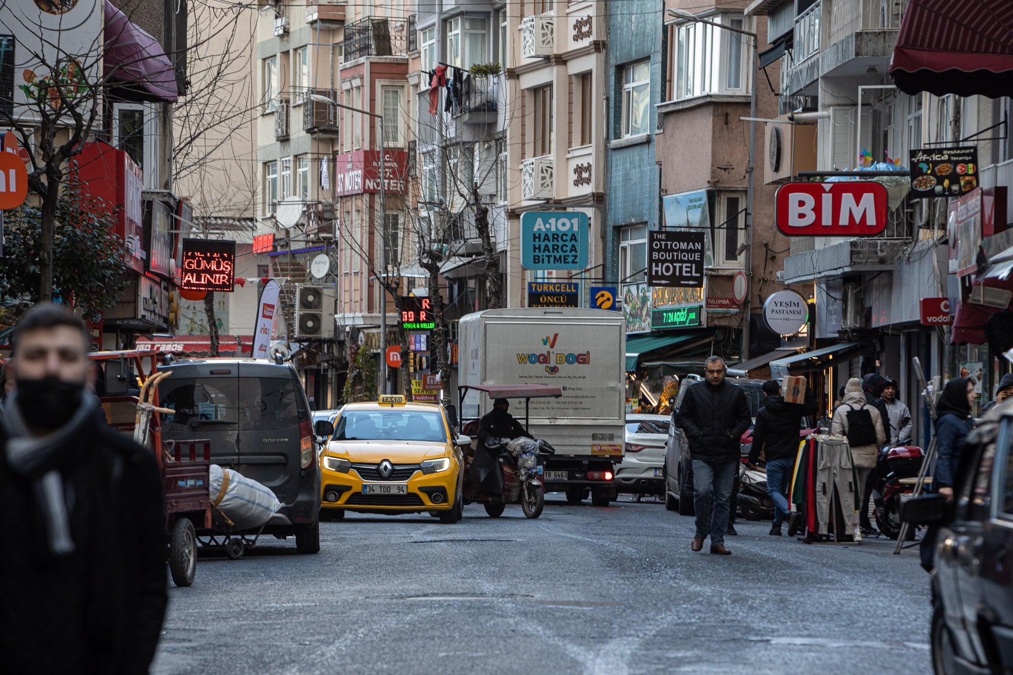 crowded streets of fatih