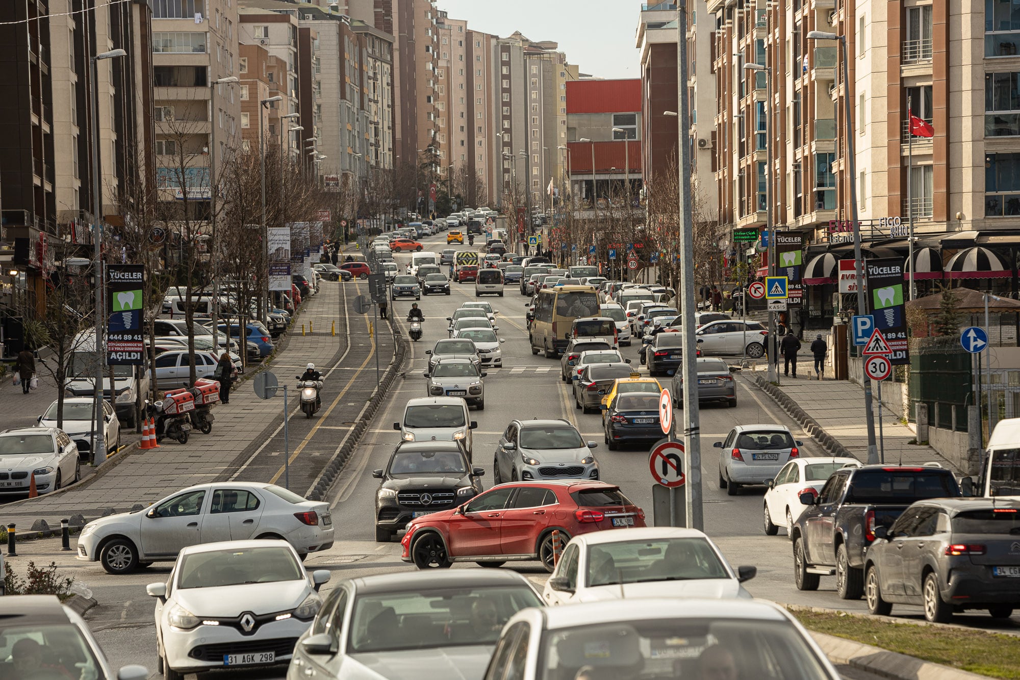 bicycle lane on the walk from Avcilar to Büyükcekmece