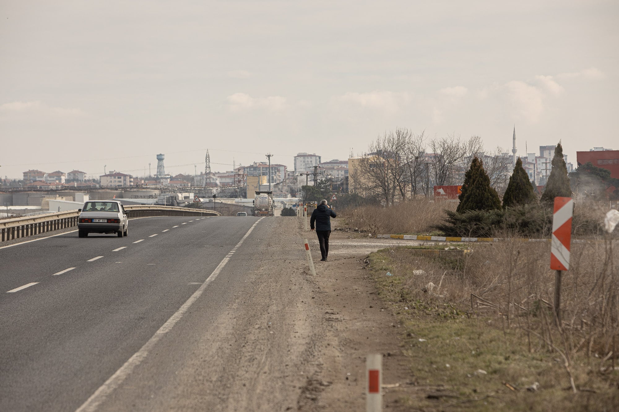 Pedestrian on the walk from Corlu to Büyükkaristiran
