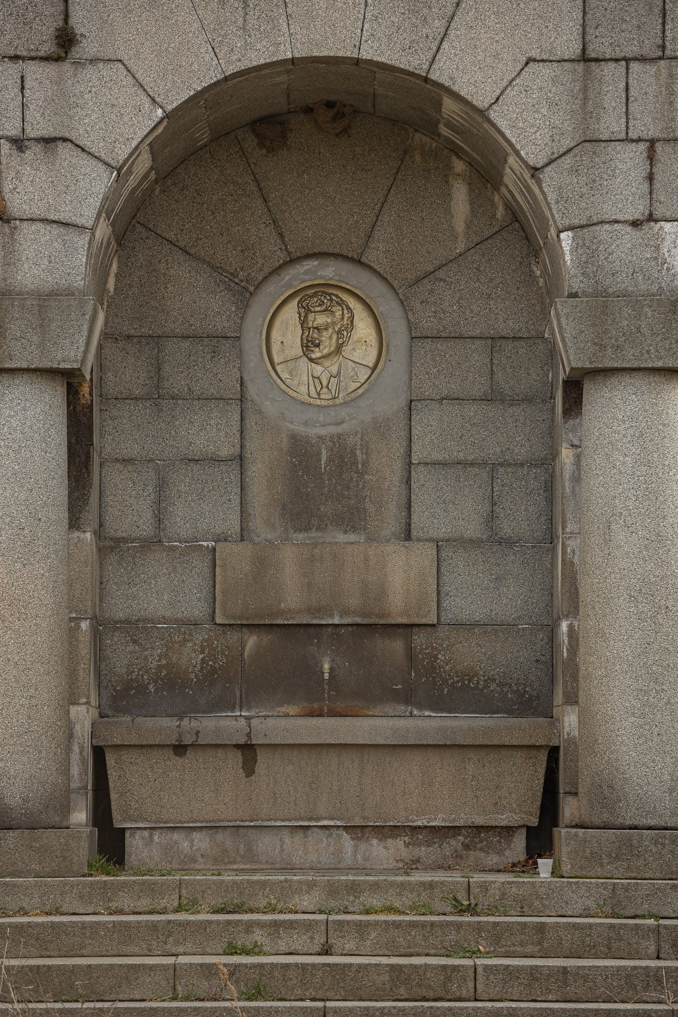 A roadside water fountain dedicated to Aleksandar Stamboliyski