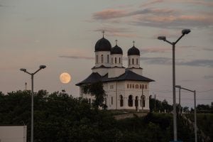 full moon over Novaci