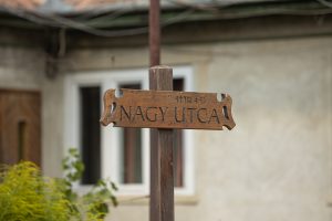 a street sign in Hungarian only