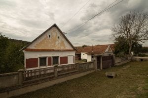 village house near Spinuș