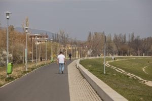 pristine bike path on the walk from Budapest to Szentendre
