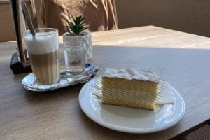 cheese cake and latte macheeatow