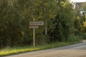 town sign of Sélestat in French and German