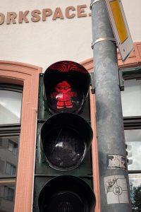traffic light with a red Mainzelmännchen