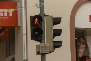 the coolest traffic light ever (in red)