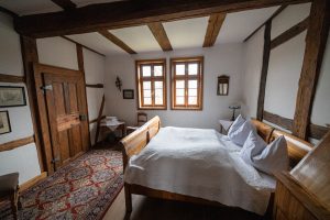 bedroom of the guesthouse in Heldra